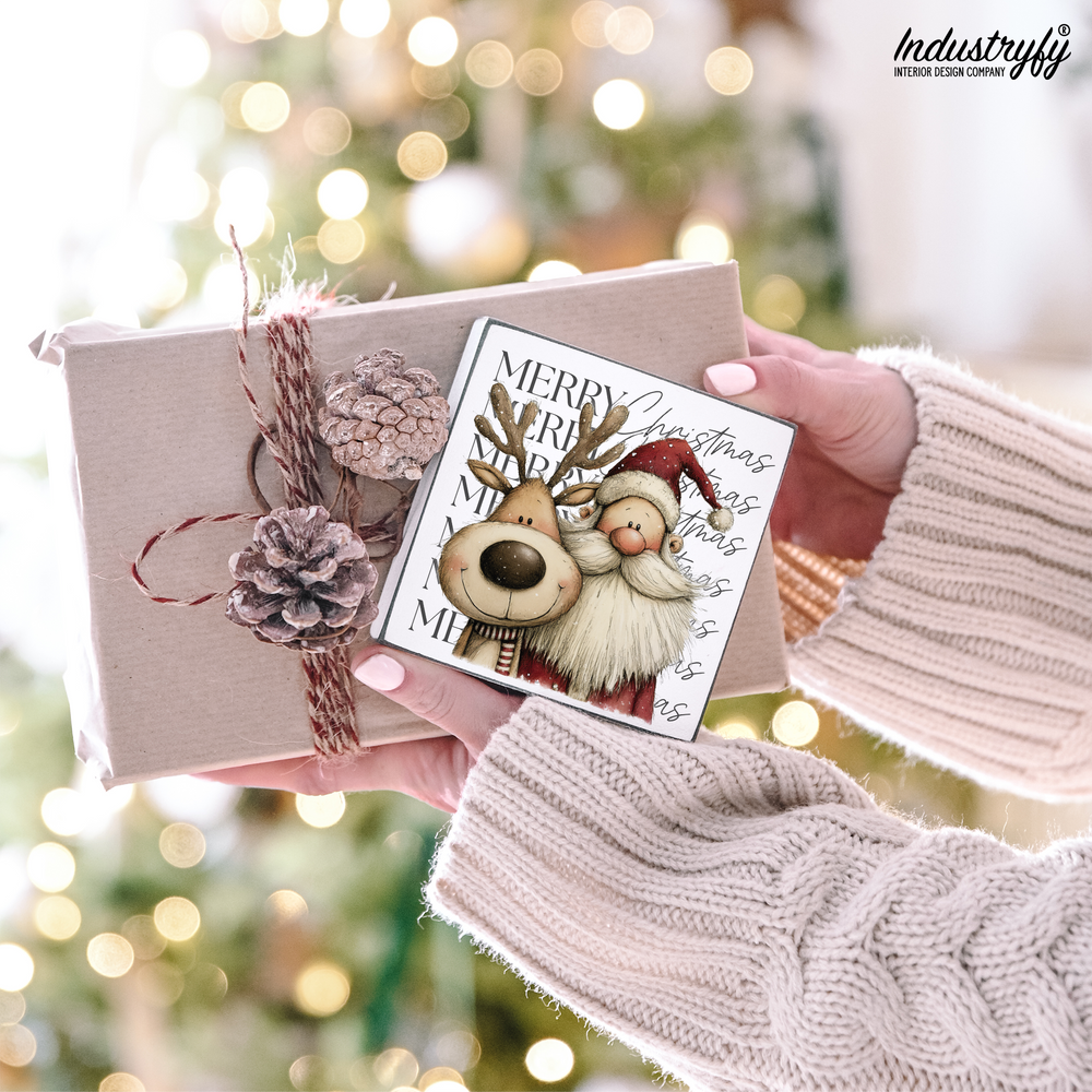 Miniblock Merry Christmas No2, Holzschild mit Santa und Rudolph als Geschenkanhänger von Industryfy