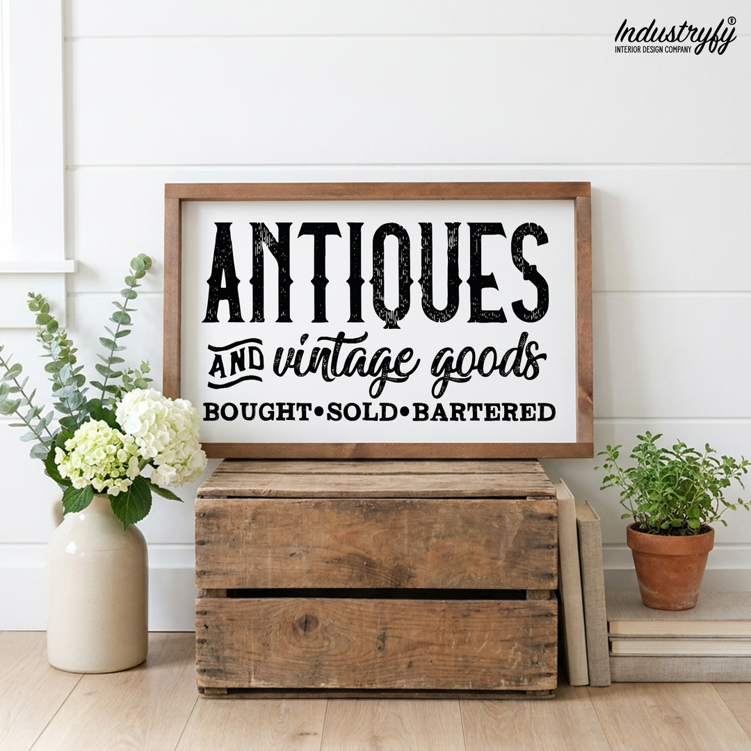 Landhaus Schild Antiques and Vintage Goods auf Holzkiste mit Hortensien von Industryfy