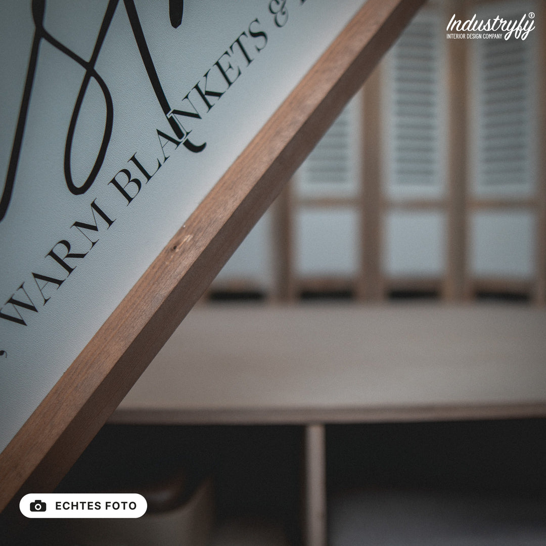 B-Ware Landhaus Schild Farmhouse Christmas, Detailansicht Holzrahmen, echtes Foto von Industryfy
