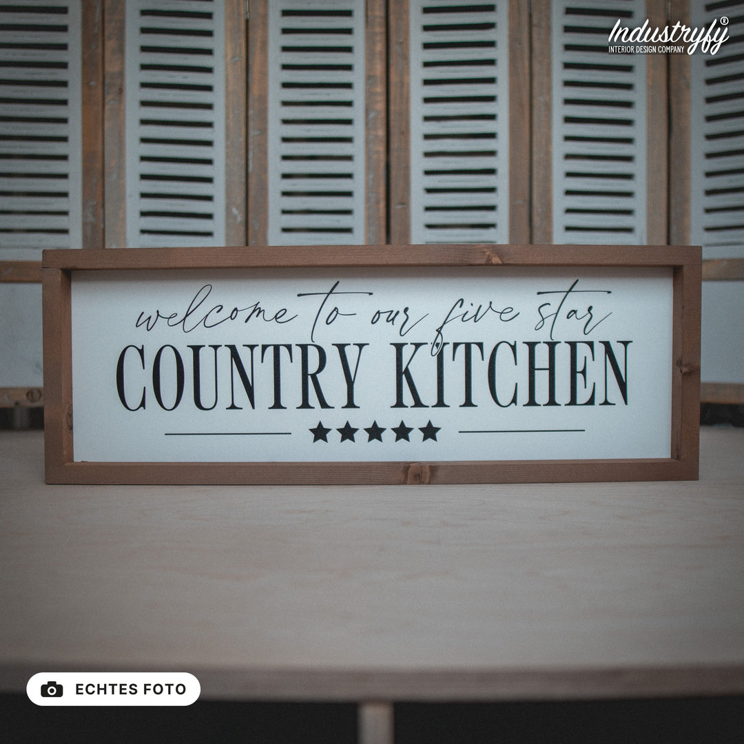 B-Ware Landhaus Schild Five Star Country Kitchen 60x20 mit Holzrahmen, echtes Foto von Industryfy