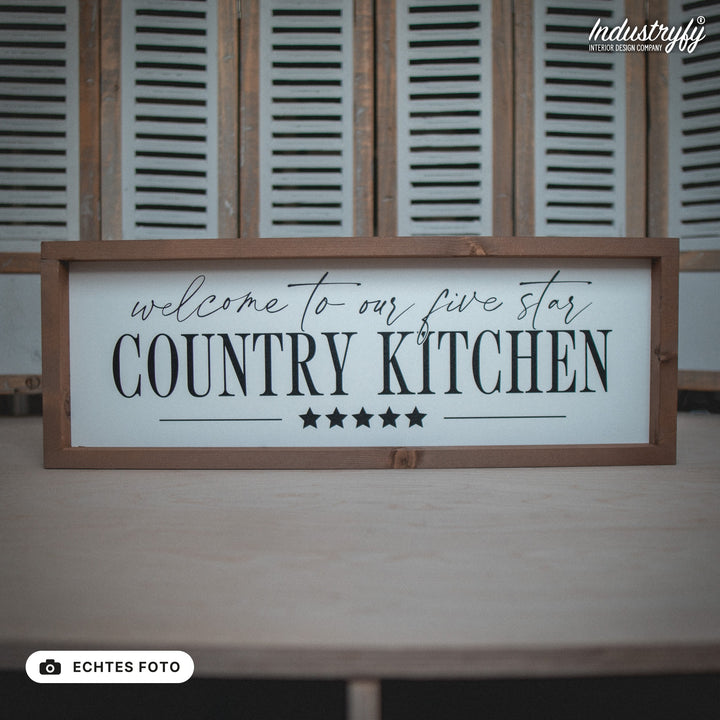 B-Ware Landhaus Schild Five Star Country Kitchen 60x20 mit Holzrahmen, echtes Foto von Industryfy