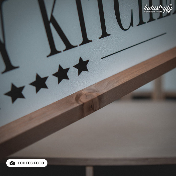 B-Ware Landhaus Schild Five Star Country Kitchen, Detailansicht Sterne und Rahmen, echtes Foto von Industryfy