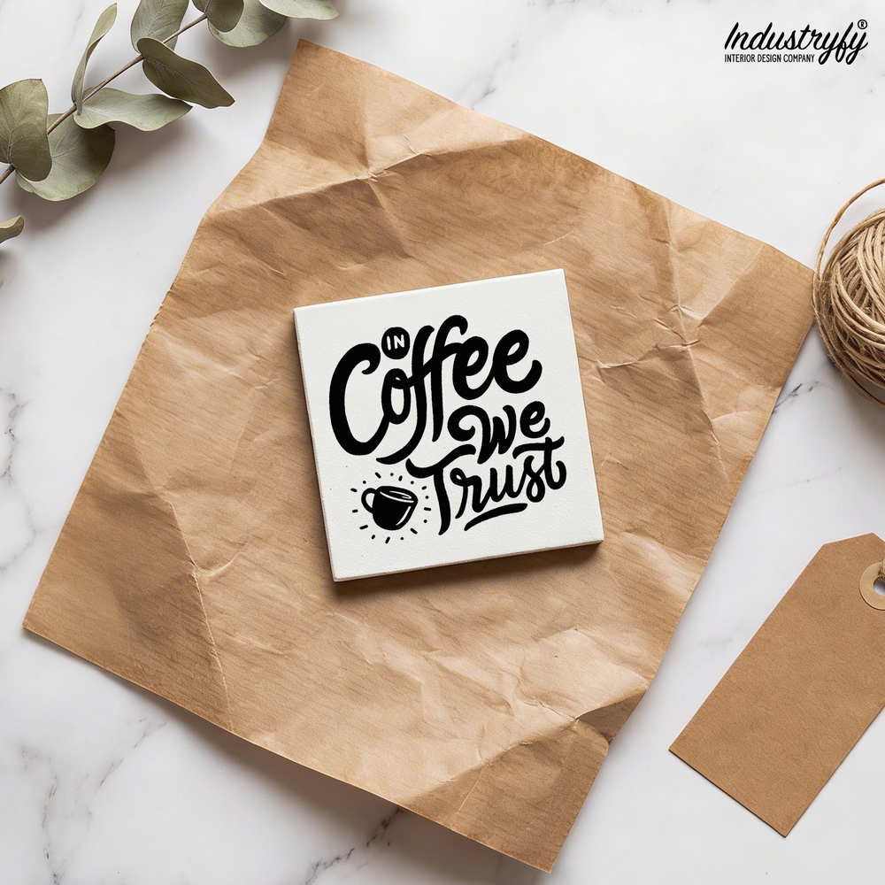 Holzmagnet In Coffee we trust Detailansicht – UV-Druck auf Echtholz mit sichtbaren Sperrholz-Kanten