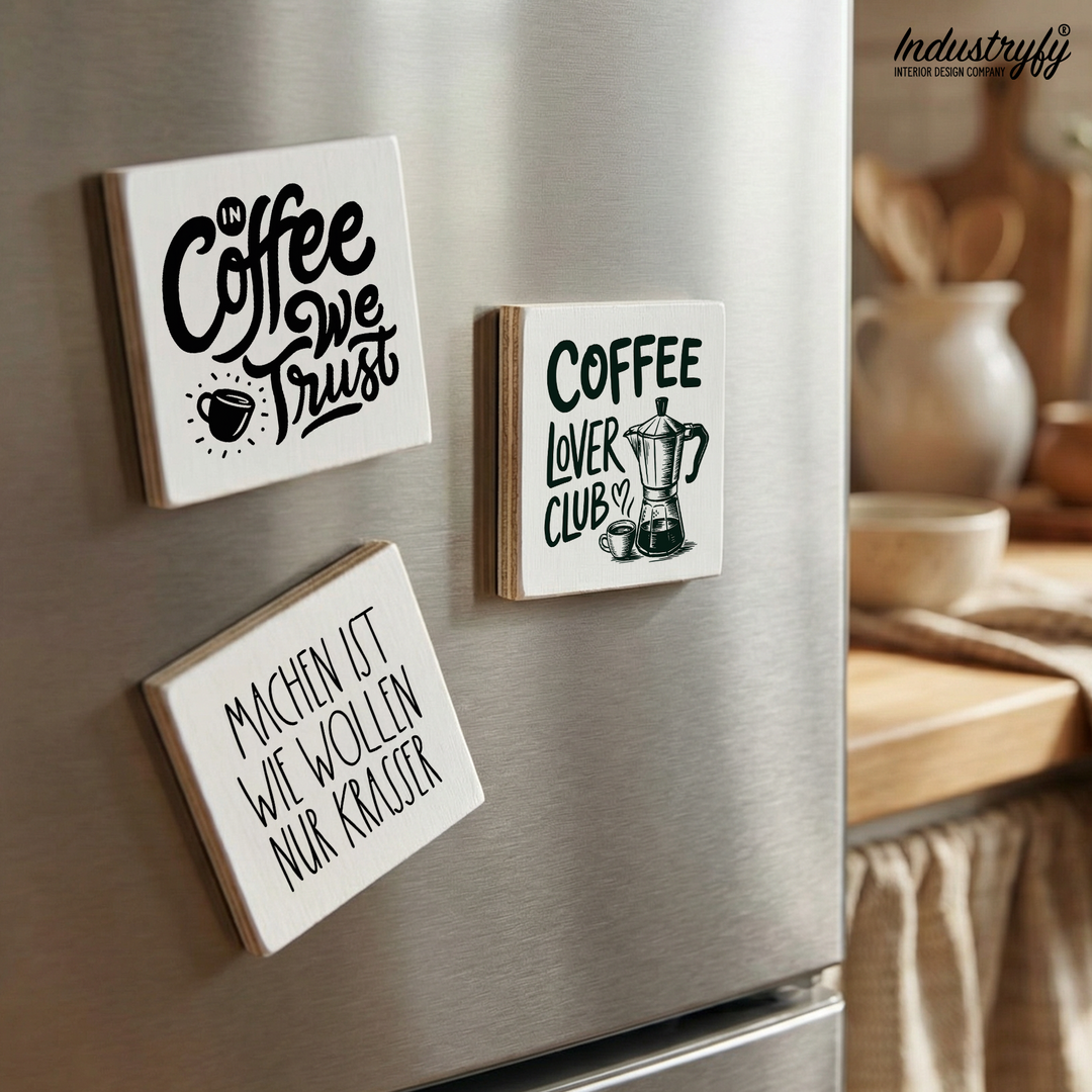 Kaffee Kühlschrankmagnet In Coffee we trust am Kühlschrank – Geschenkidee für Kaffeeliebhaber