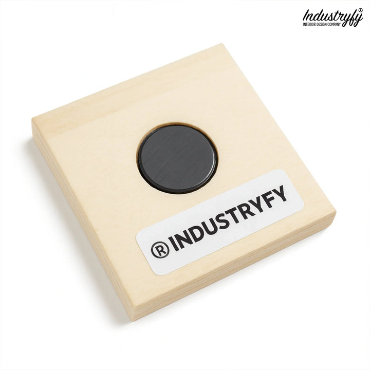 Rückseite Holzmagnet mit Neodym-Magnet und Industryfy Logo