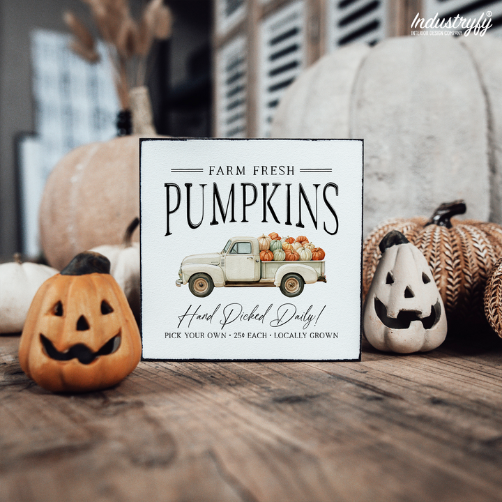 Miniblock Farm Fresh Pumpkins, Holzschild mit Pickup-Truck voller Kürbisse von Industryfy