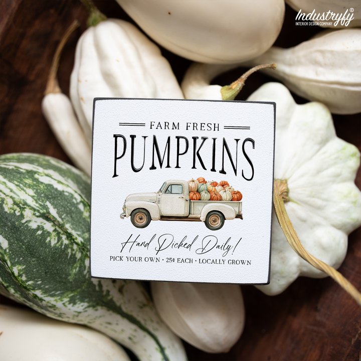 Miniblock Farm Fresh Pumpkins, Vintage Herbstdeko mit Truck auf Etagere von Industryfy
