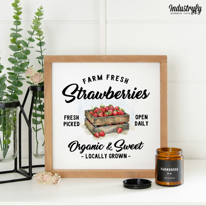 Landhaus Schild | farm fresh strawberries