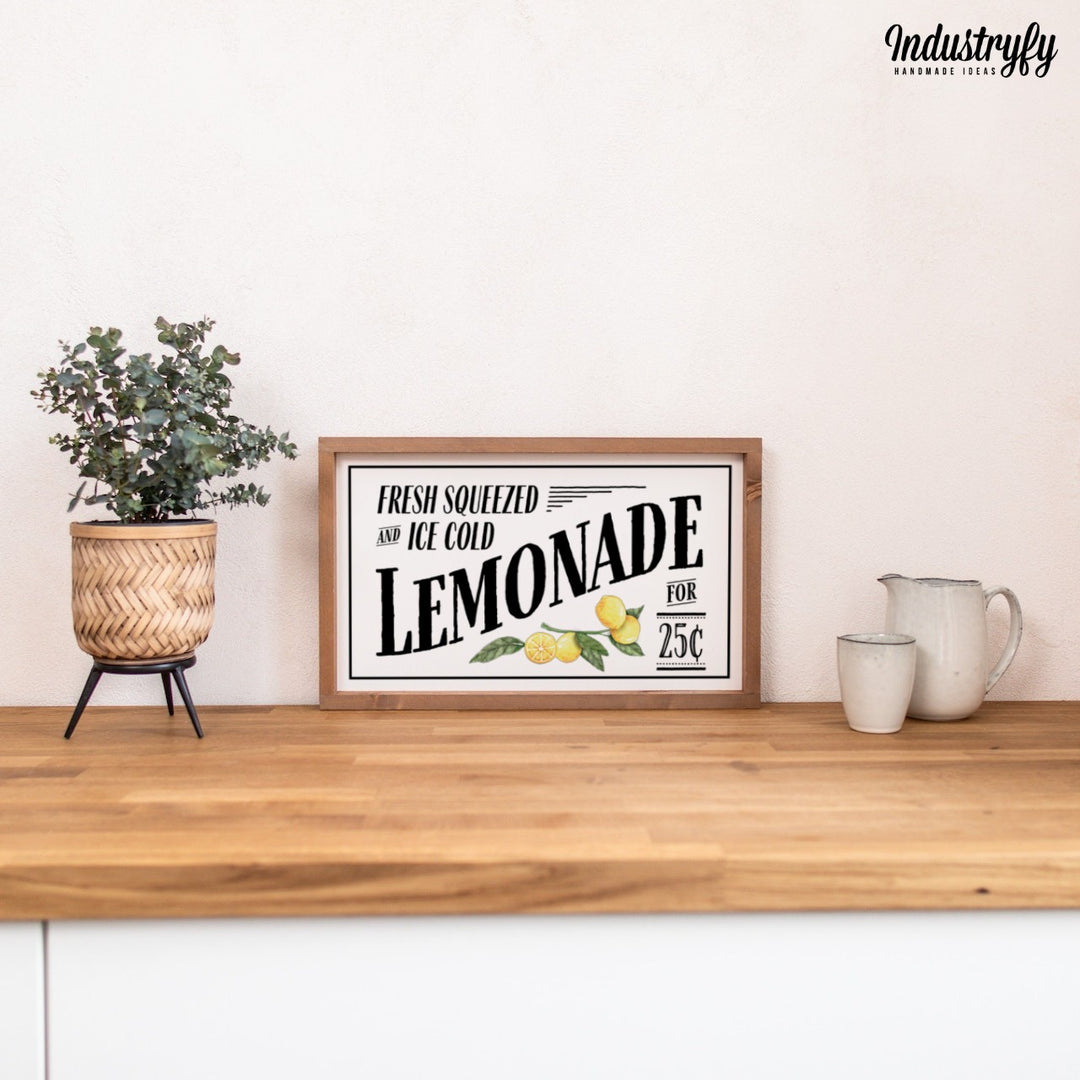 Landhaus Schild | Fresh squeezed lemonade